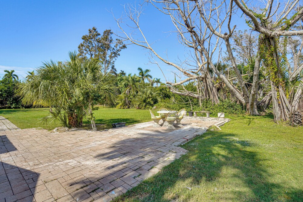 3 Mi to Beaches: Pet-friendly Retreat in Bradenton