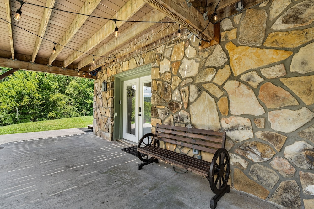 Smoky Everest 4 Bedroom Chalet