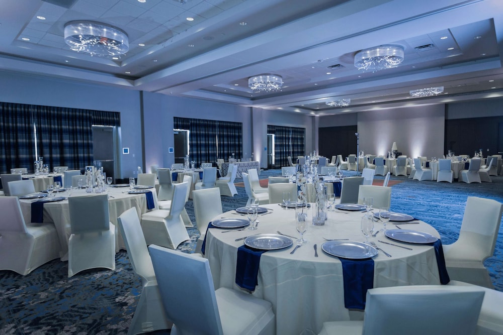 Embassy Suites by Hilton The Woodlands at Hughes Landing - Property Image 10
