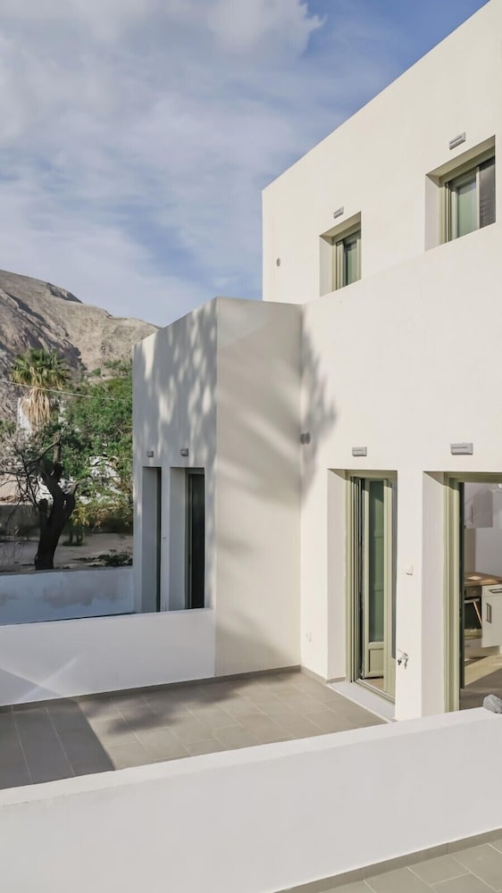 Apeiron Blue Perissa Apartments