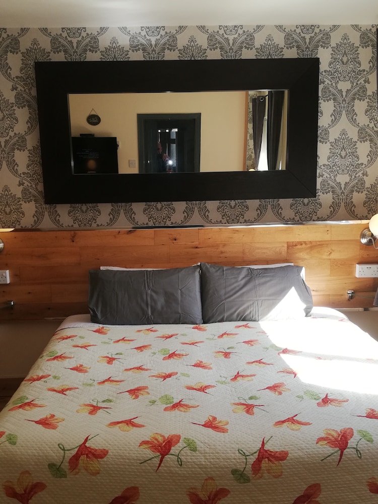 FlyOver Bed and Breakfast