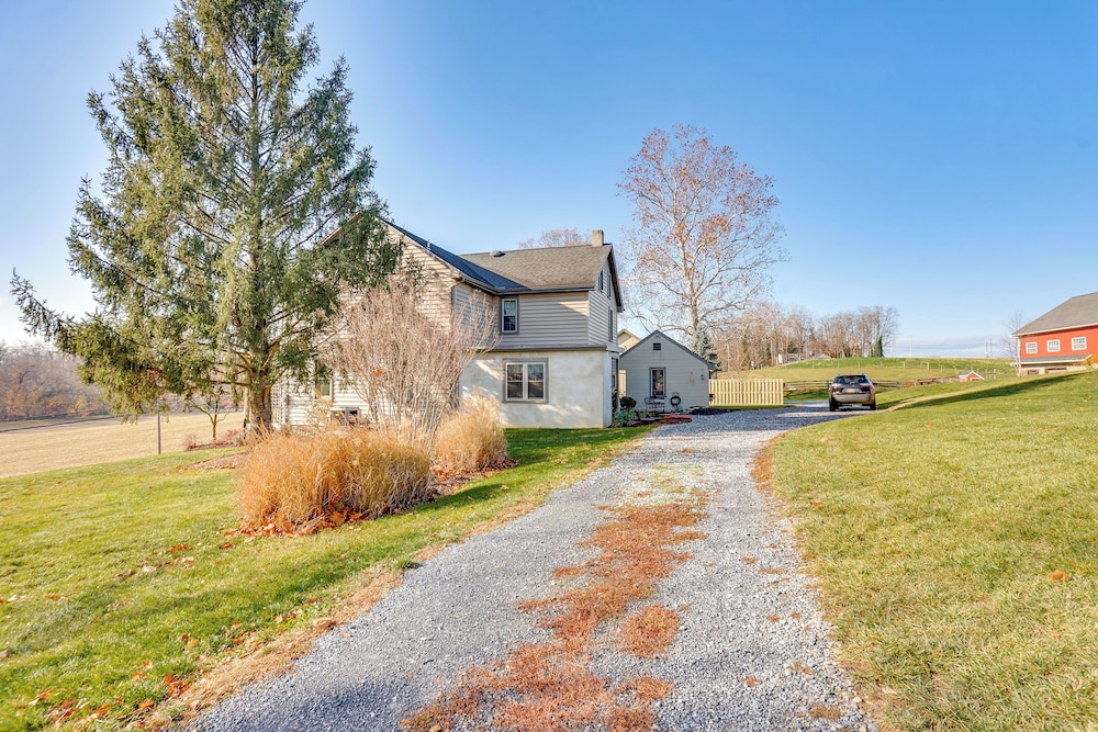 3 Mi to Dtwn: Charming Farmhouse in Mount Joy!