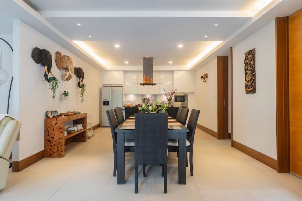 Elegant Beachfront 3BR Condo at Pearl of Naithon