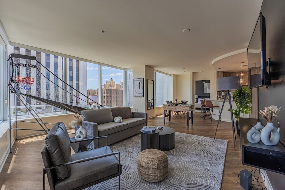 ROVE LIVING/KL - 44 Monroe