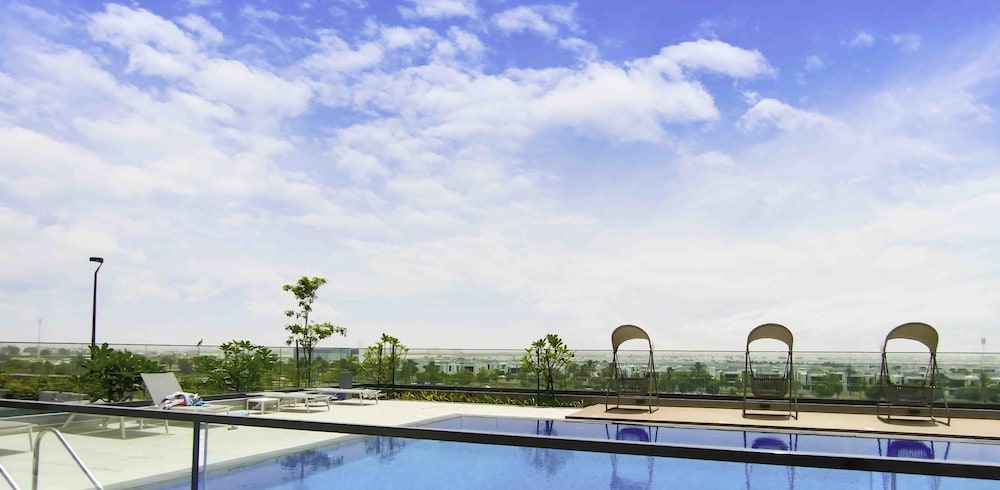 LUX The Dubai Hills Executive Suite
