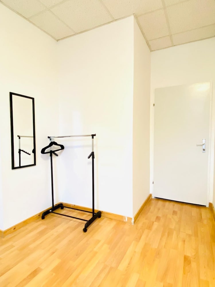 Stylish Shared 3-Bedroom Stay Near City