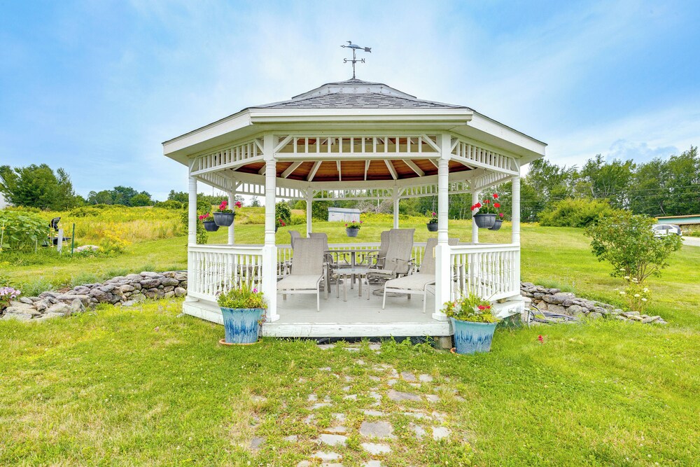Shared Dock & Fire Pit: Peaceful Surry Studio!