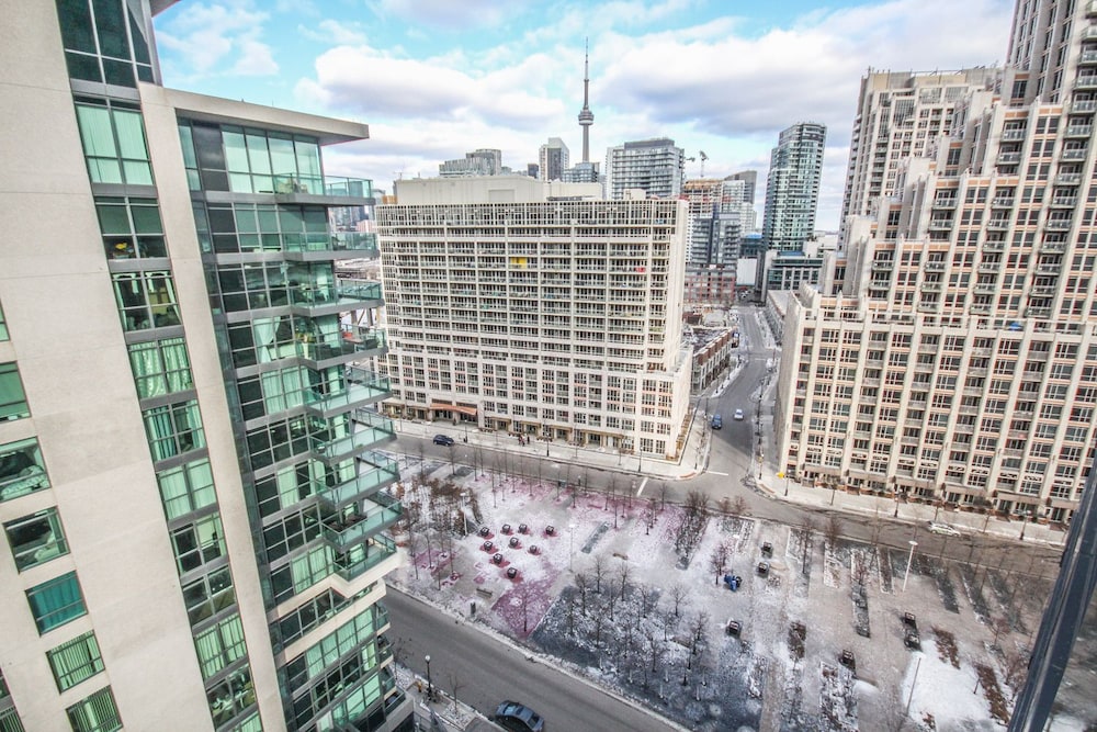 Sarkar Suites - Fort York Blvd