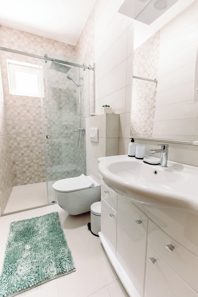 Waterfront Apartment Petrovina