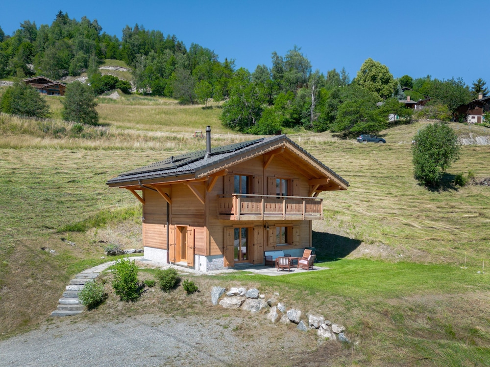 Chalet Le Cerf - NEW Build, Stylish Stay view 5
