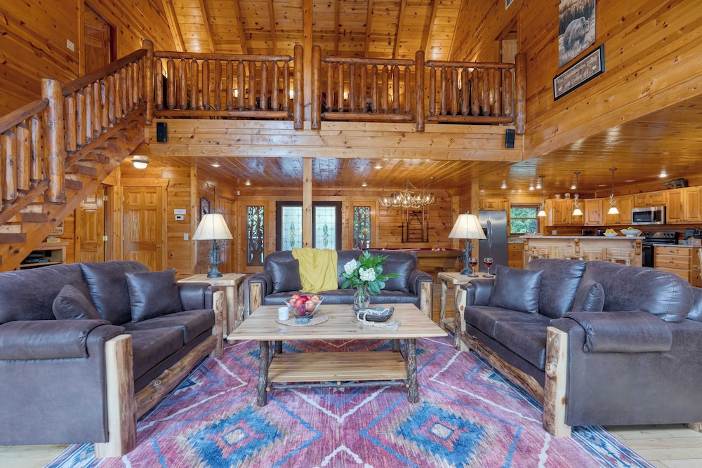 Big Bear Cove Hot Tub, Game Room, Fireplace + Smoky Mtn Views