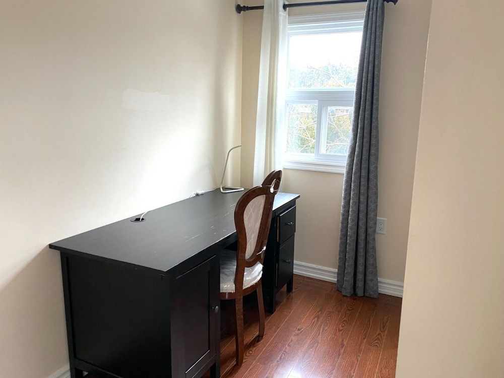 Cozy Private Bedroom Walk To Kennedy Stn - Image 4