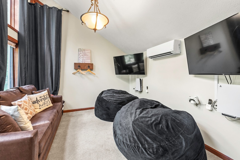 The Great Escape by Avantstay Game Room Hot Tub