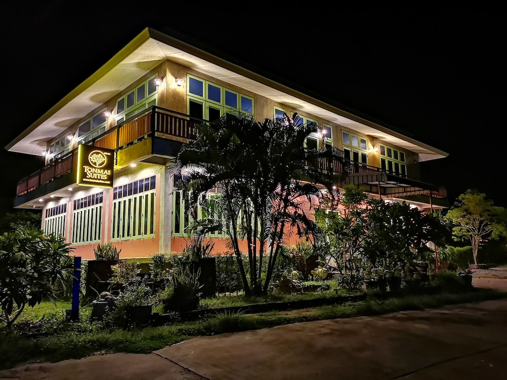 Tonmai Suites