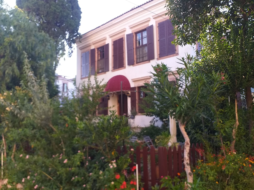 Cunda Zehra Teyzenin Evi