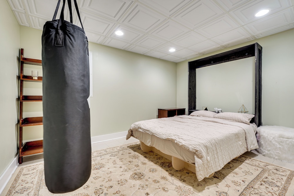 Spacious Family Getaway: 8 Mi to Main St Ann Arbor