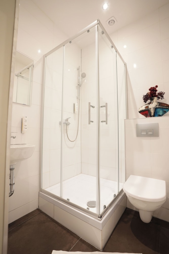 Frankfurt Vacations - Hotel Attache - Property Image 106