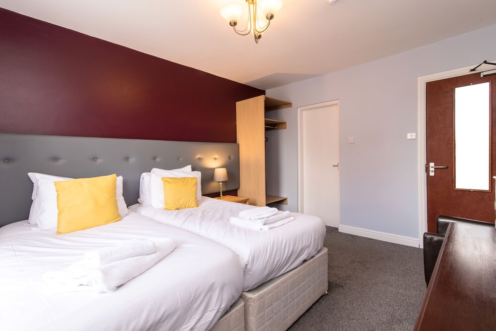 The Linden Leaf Rooms - Classy Studios