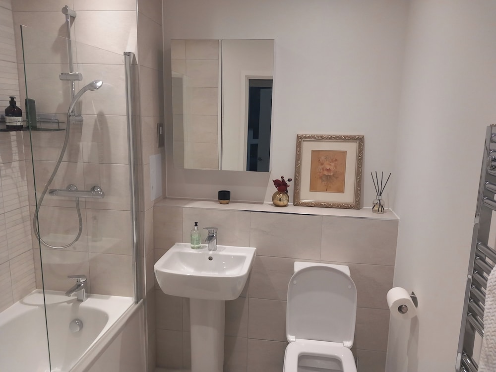 Tranquil Loughton Apartment Retreat