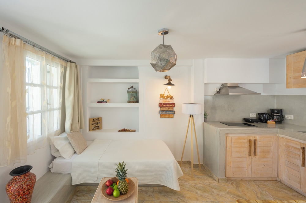 Loukas & Emma Eco Houses