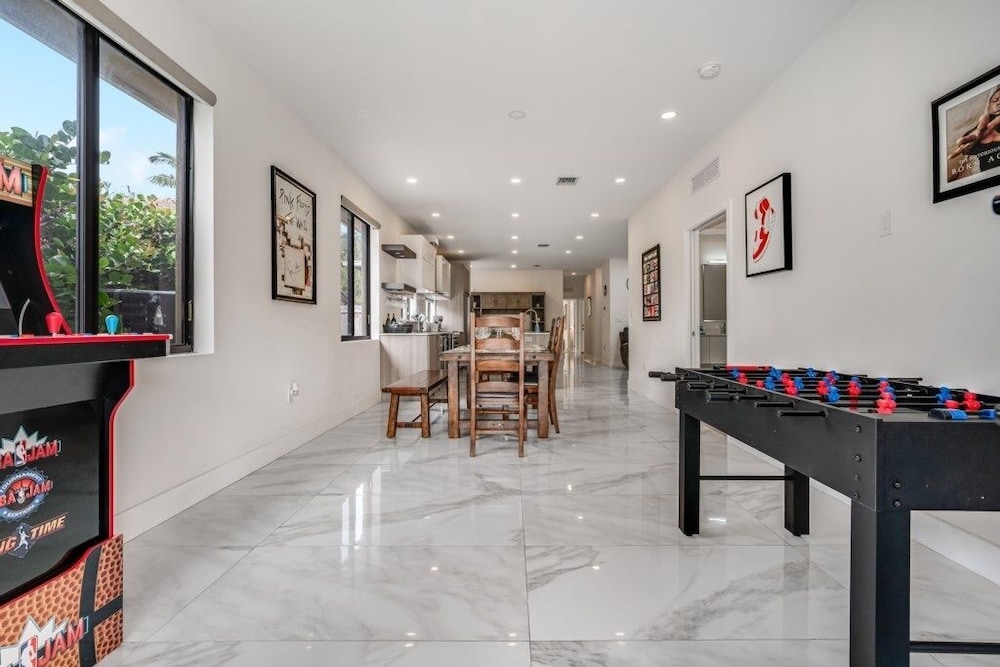 Fox Sonata Downtown Pool House 3 Bedroom Home