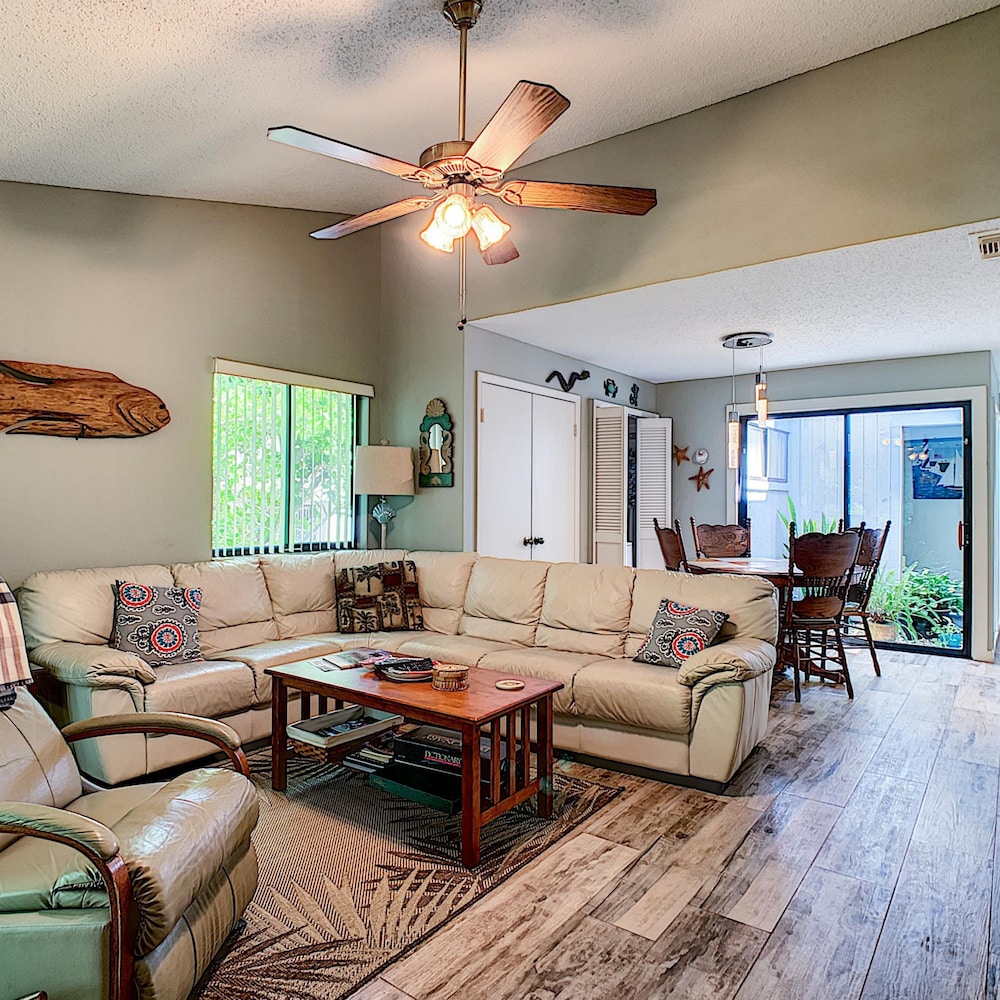 Tastefully Decorated 2 Bedroom 2 Bath Villa Walking Distance to the Beach S4410 Villa view 5