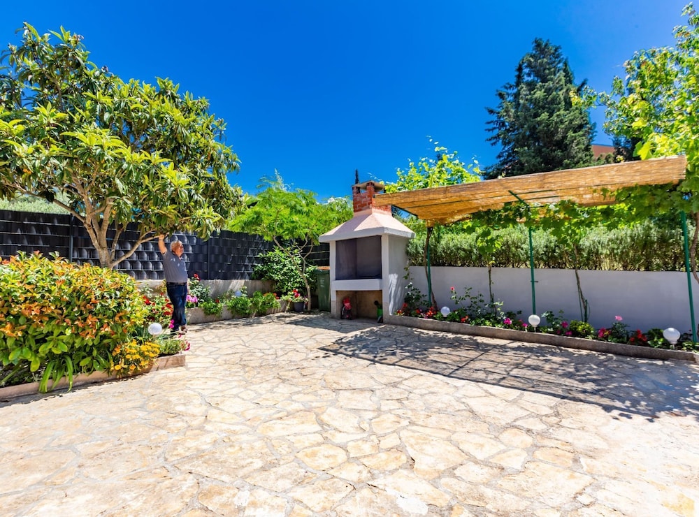 Relaxing Zadar Hideaway With Seasonal Pool & Seaside Charm