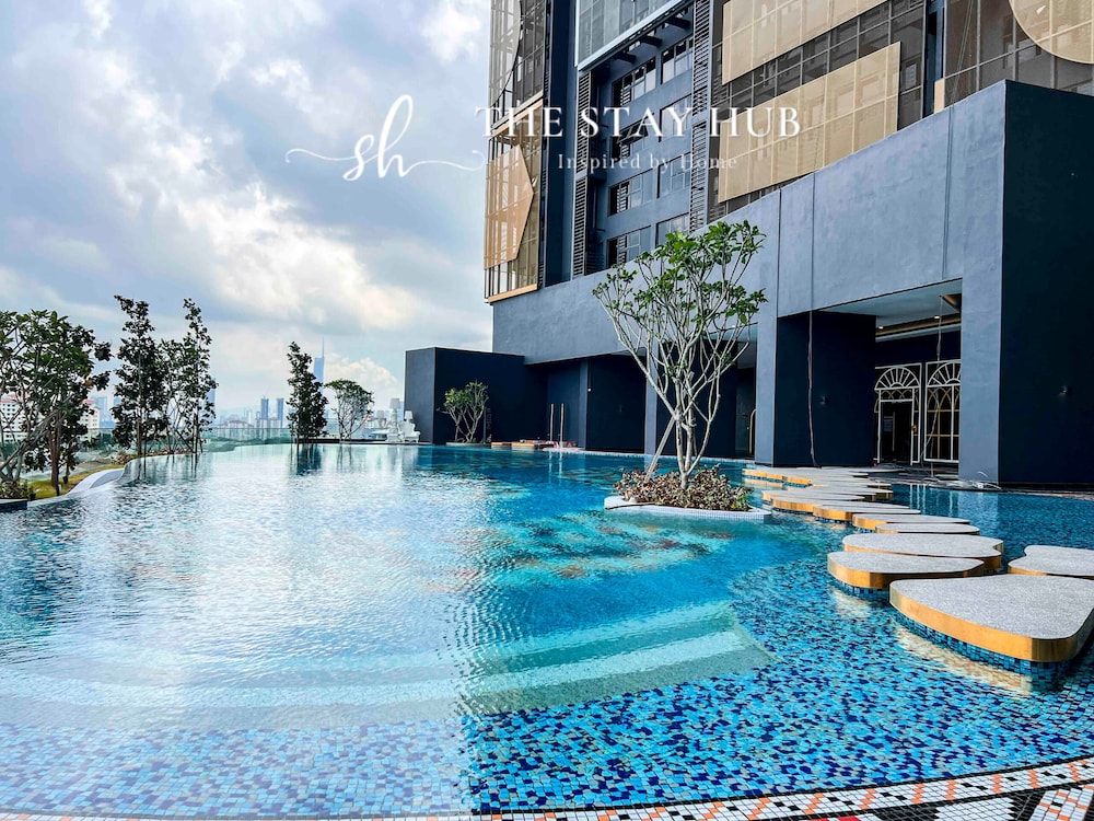 Arte Cheras Luxury Suites