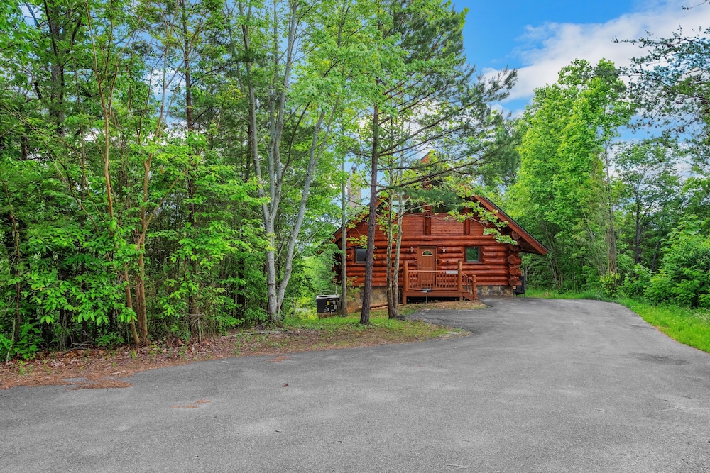 Star Views - Secluded W/mountain Views 2 Bedroom Cabin by Heavenly Views Resort view 5