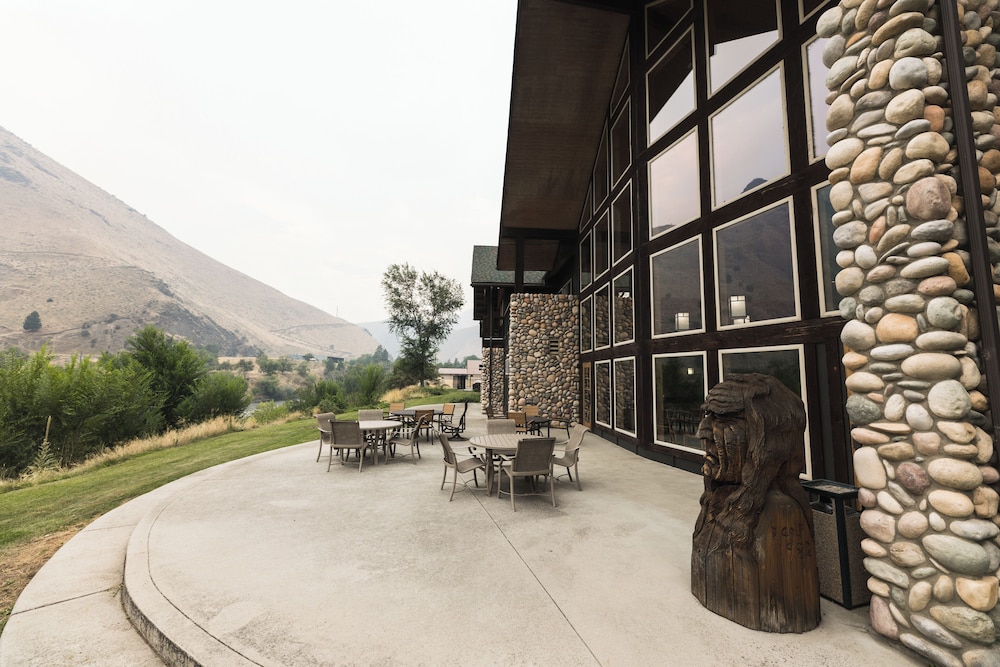 Salmon Rapids Lodge