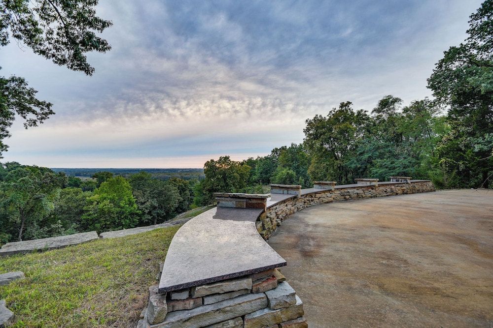 Scenic Getaway w/ Fire Pit & Grill in Columbia! view 5