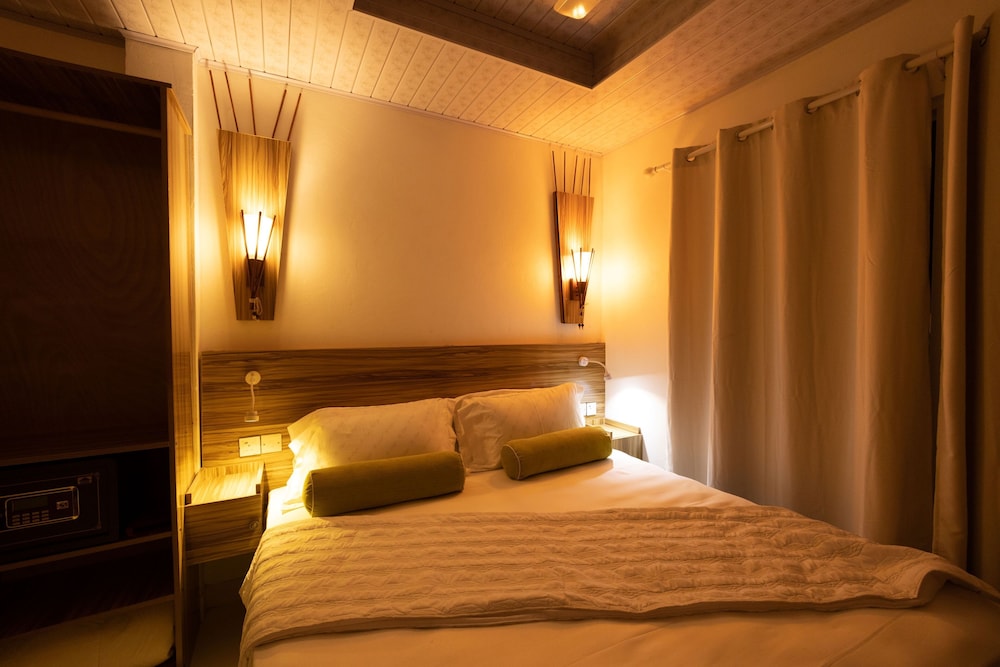 Batuta Maldives Surf View 10