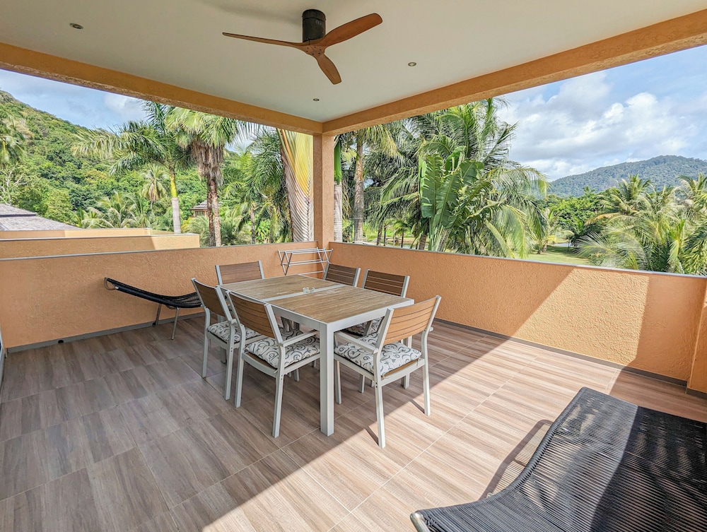 Poolside Apartments and Rooms