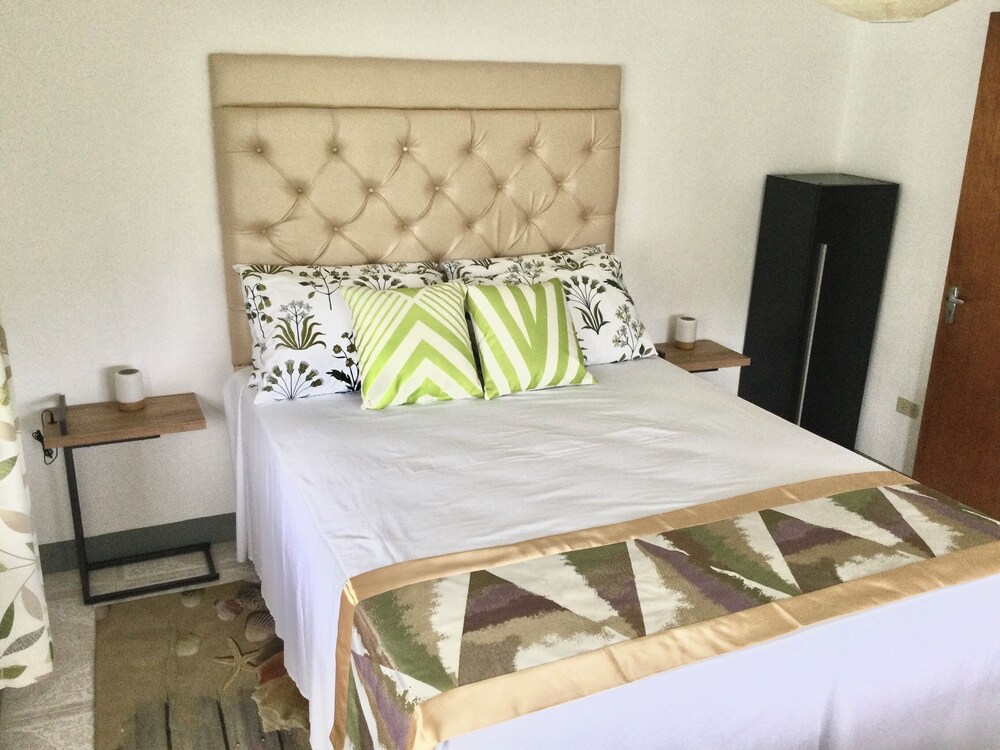 Serenity 2-bed Apartment in Port Antonio, Portland view 5