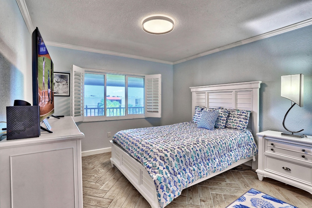 Land's End 3-403 Bay Front - Premier