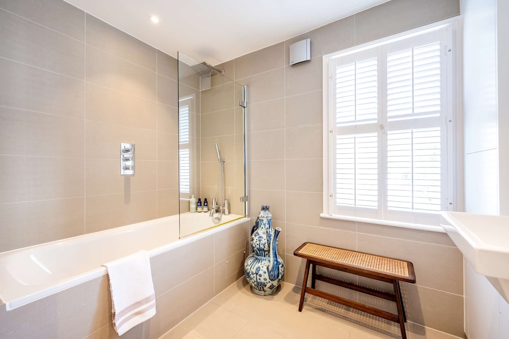 Highlife and Islington - by Out of Office Lifestyle