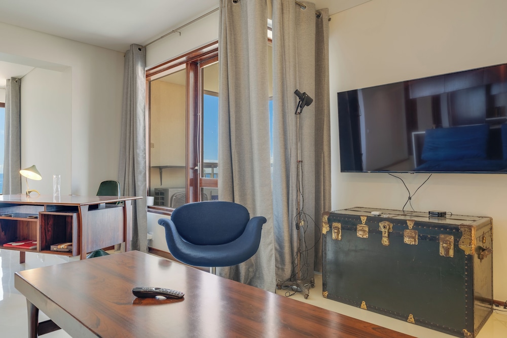 Carlos Apartment