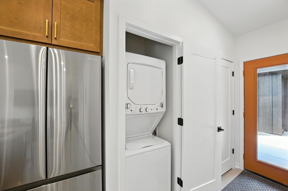 500 House - Unit D 2 Bedroom Townhouse