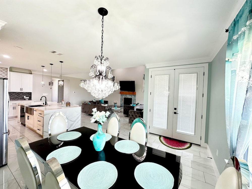 5 bedroom house near COTA AUS