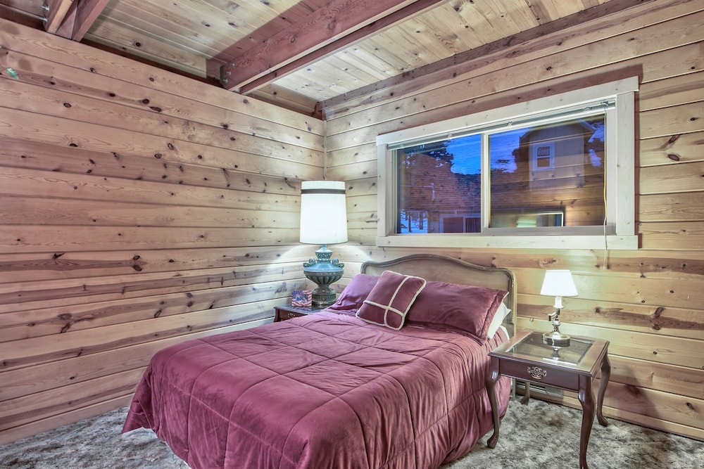 Cholula 811c 4 Bedroom Cabin by RedAwning view 3