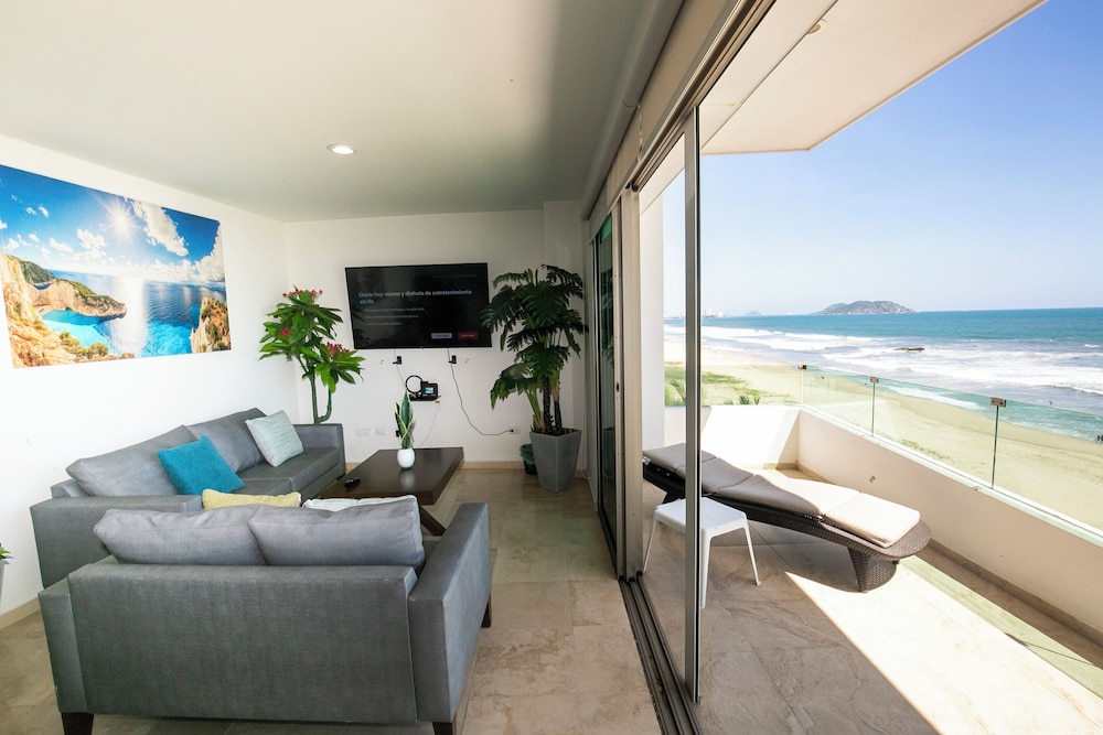 Elegant Condo at Playa Brujas