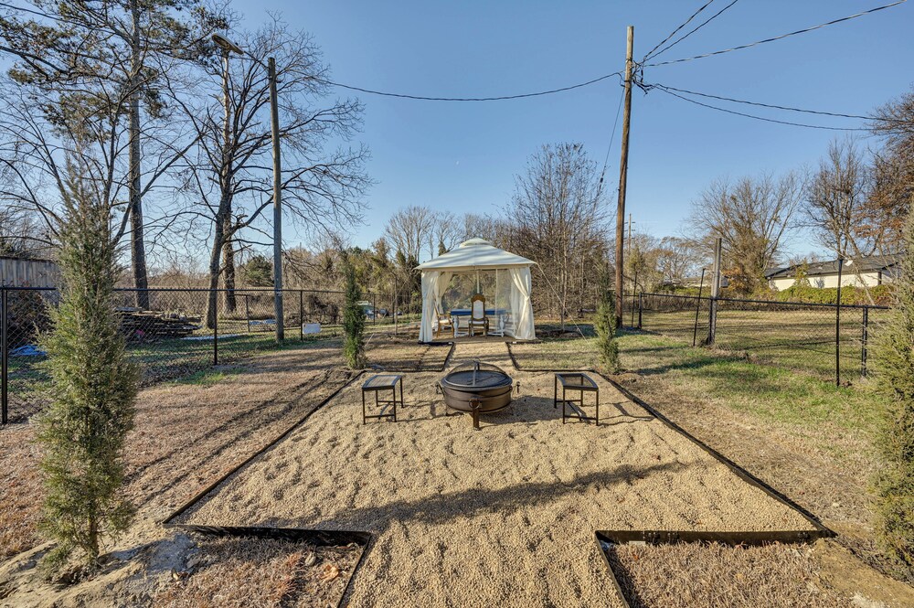 < 3 Mi to Dtwn: Modern Cottage in Greenville!