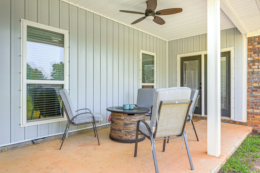 Suburban Bliss! Cozy Home w/ Neighborhood Perks