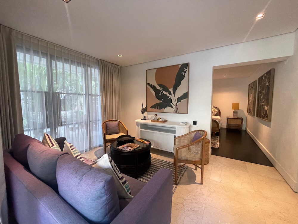 Martini Suites & Villa