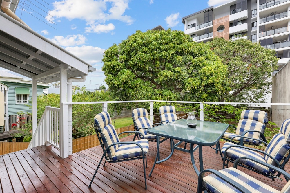 Tranquil 3-bed Family Home With Spacious Backyard
