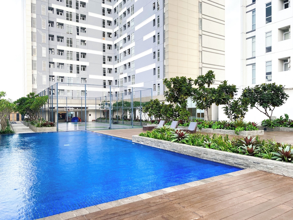 Minimalist And Enjoy Living 1Br Vasanta Innopark Apartment