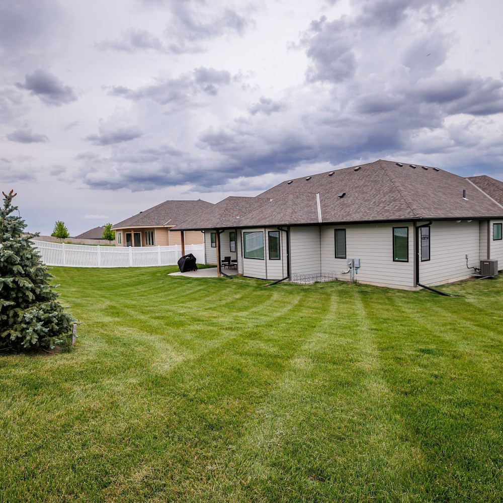 Luxury Retreat Modern 5BR Ranch in Bennington