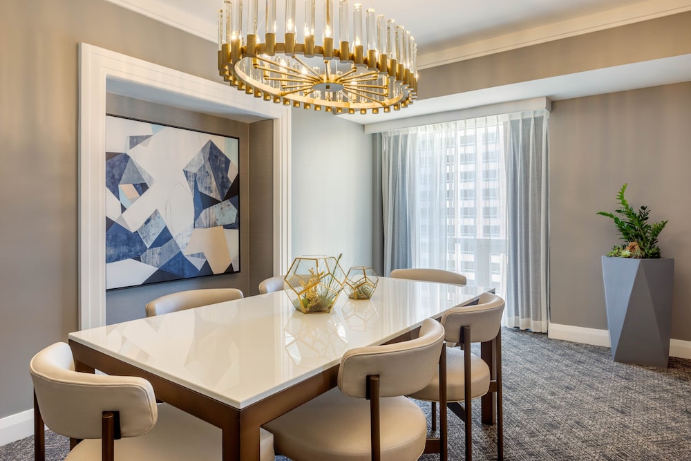 Omni Los Angeles Hotel at California Plaza 8