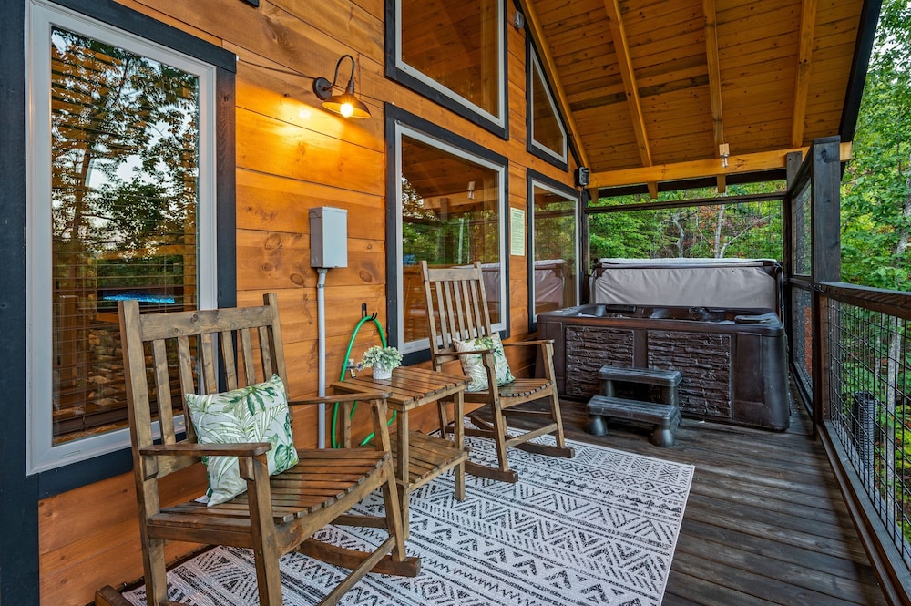 Goodness Gracious 3 Bedroom Cabin by RedAwning - Property Image 20