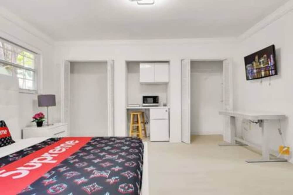 2710 Heated Pool 7 Beds 5 Baths Sleep 15 Park 4 Car